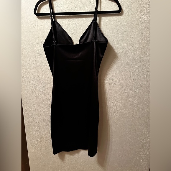BNWOT Black Bodycon Dress size L but fits M - Picture 4 of 13